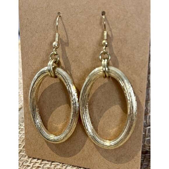 LARGE GOLD TONE METAL OVAL HOOP DANGLE EARRINGS - Picture 2 of 5
